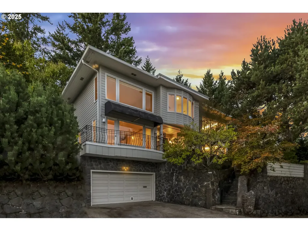 2983 SW Canterbury Lane Portland OR 97205
