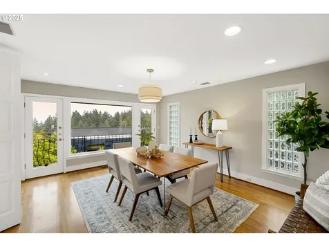 2983 SW Canterbury Lane Portland OR 97205