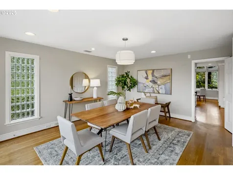 2983 SW Canterbury Lane Portland OR 97205