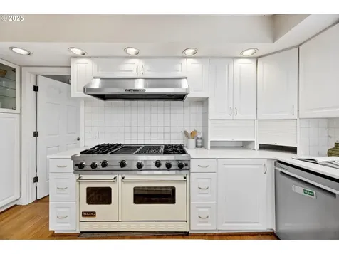 2983 SW Canterbury Lane Portland OR 97205