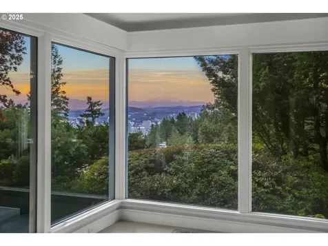 2983 SW Canterbury Lane Portland OR 97205
