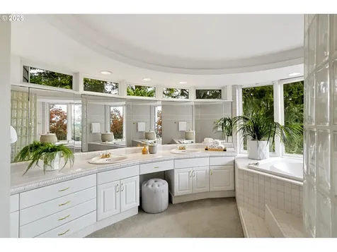2983 SW Canterbury Lane Portland OR 97205