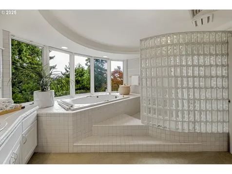 2983 SW Canterbury Lane Portland OR 97205