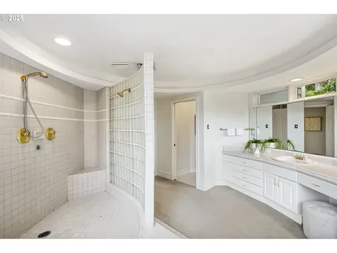 2983 SW Canterbury Lane Portland OR 97205