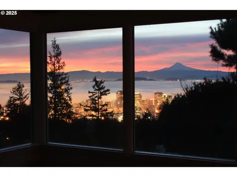 2983 SW Canterbury Lane Portland OR 97205
