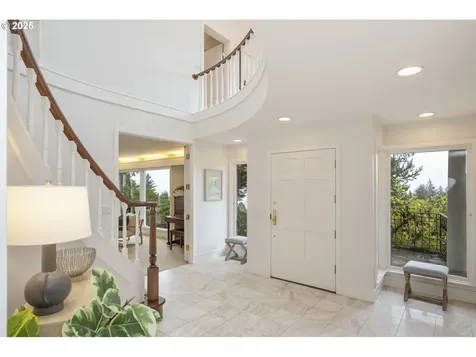 2983 SW Canterbury Lane Portland OR 97205