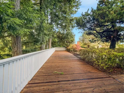 2983 SW Canterbury Lane Portland OR 97205