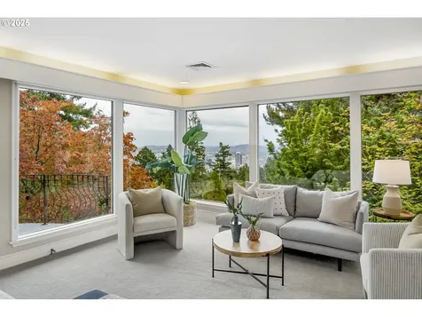 2983 SW Canterbury Lane Portland OR 97205