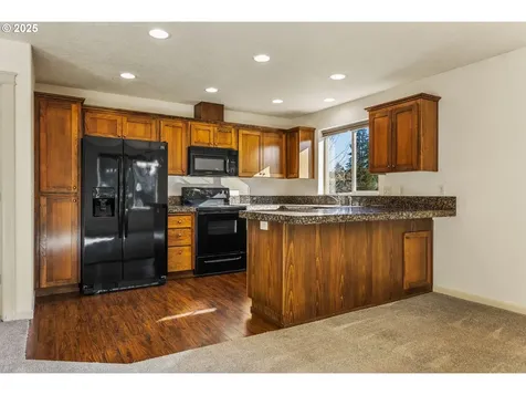 128 Lillian Court SE Salem OR 97306