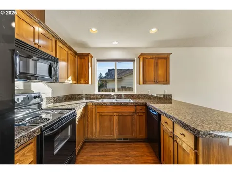 128 Lillian Court SE Salem OR 97306