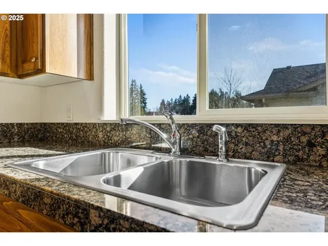 128 Lillian Court SE Salem OR 97306