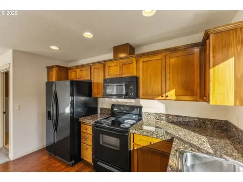 128 Lillian Court SE Salem OR 97306