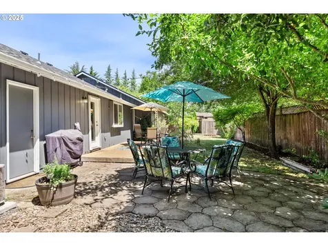 1699 Norkenzie Road Eugene OR 97401