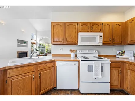 1536 6th Street Astoria OR 97103