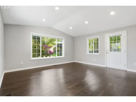 8416 SW Iroquois Drive Tualatin OR 97062