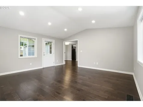 8416 SW Iroquois Drive Tualatin OR 97062