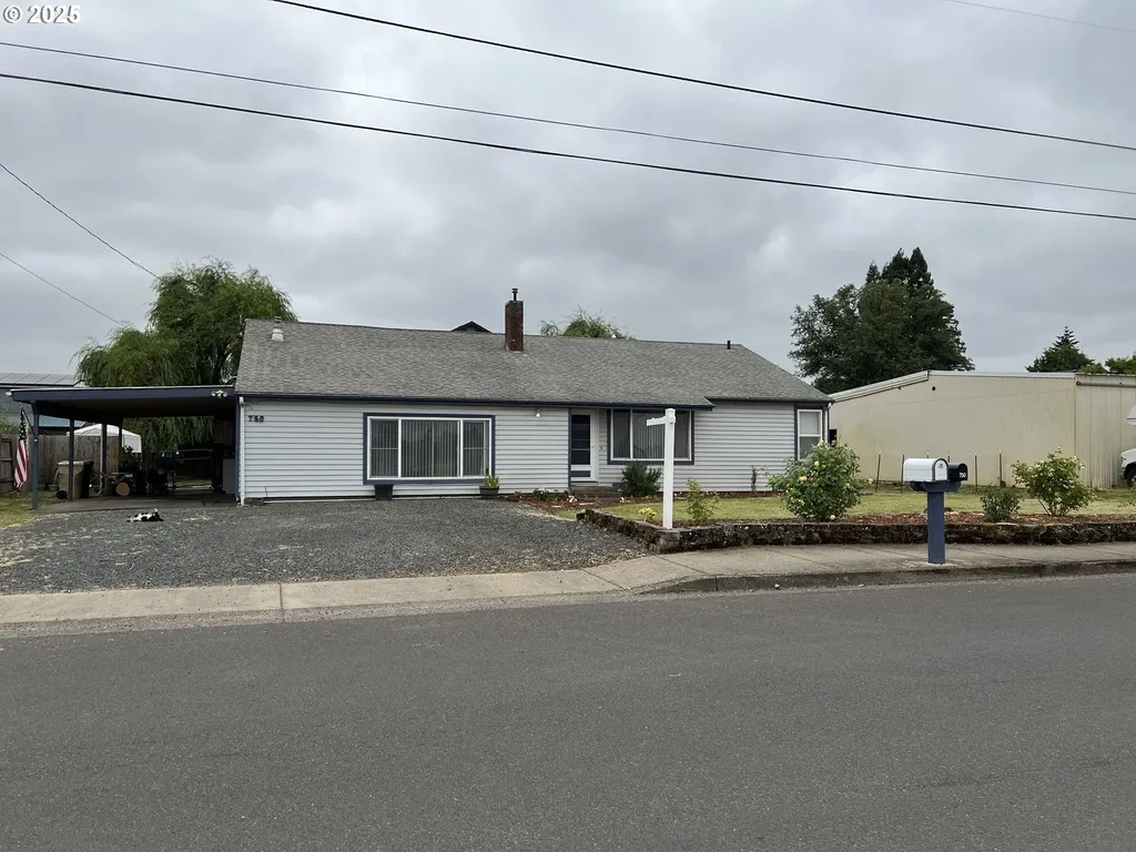 750 Lasalle Street Harrisburg OR 97446