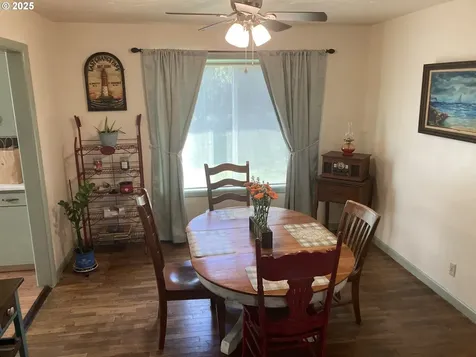 750 Lasalle Street Harrisburg OR 97446