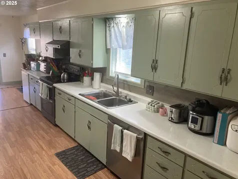 750 Lasalle Street Harrisburg OR 97446
