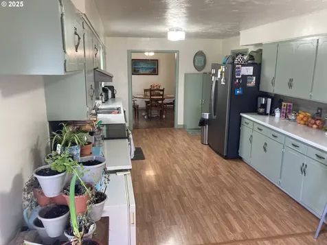 750 Lasalle Street Harrisburg OR 97446