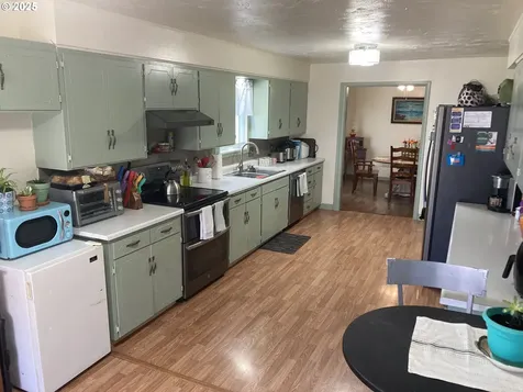 750 Lasalle Street Harrisburg OR 97446