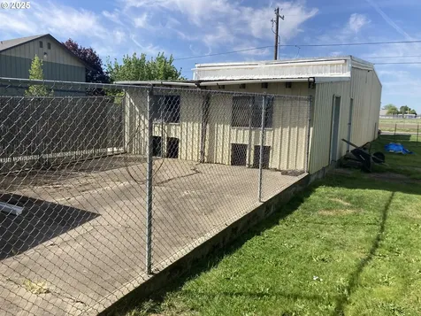 750 Lasalle Street Harrisburg OR 97446