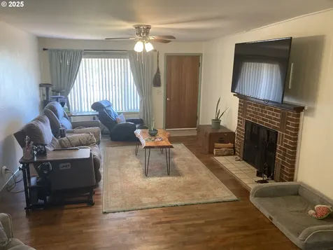750 Lasalle Street Harrisburg OR 97446