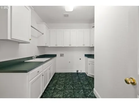 2037 NW Woodrose Drive Portland OR 97229