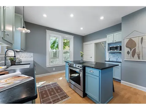 123 NE Graham Street Portland OR 97212