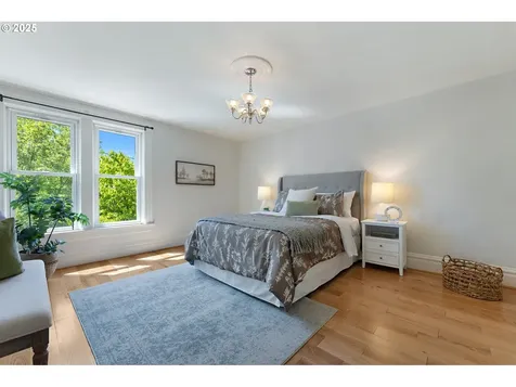 123 NE Graham Street Portland OR 97212