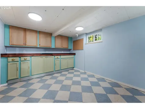 123 NE Graham Street Portland OR 97212