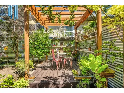 123 NE Graham Street Portland OR 97212