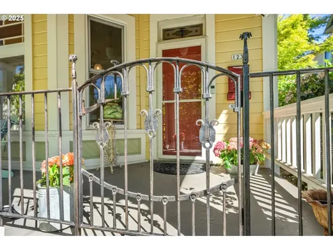 123 NE Graham Street Portland OR 97212