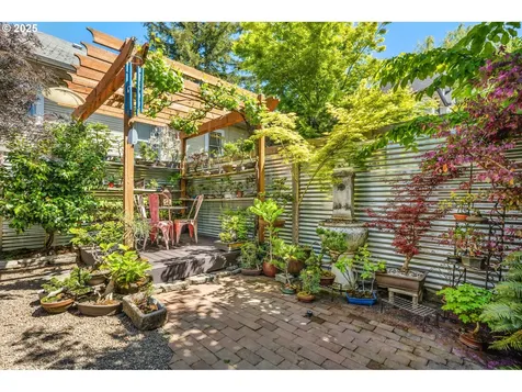 123 NE Graham Street Portland OR 97212