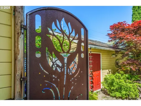 123 NE Graham Street Portland OR 97212
