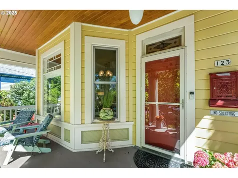 123 NE Graham Street Portland OR 97212
