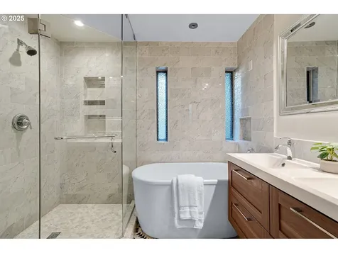 9809 SW Quail Post Road Portland OR 97219