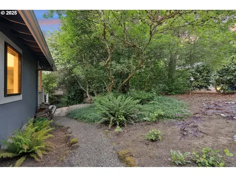 9809 SW Quail Post Road Portland OR 97219