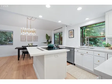 9809 SW Quail Post Road Portland OR 97219