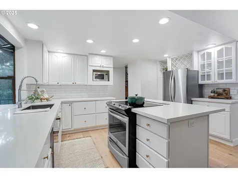 9809 SW Quail Post Road Portland OR 97219