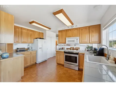 805 Lisa Place Coos Bay OR 97420
