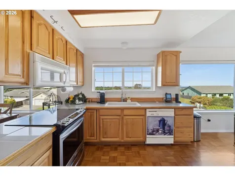 805 Lisa Place Coos Bay OR 97420