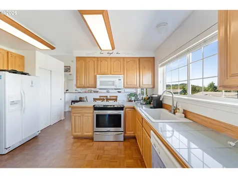 805 Lisa Place Coos Bay OR 97420