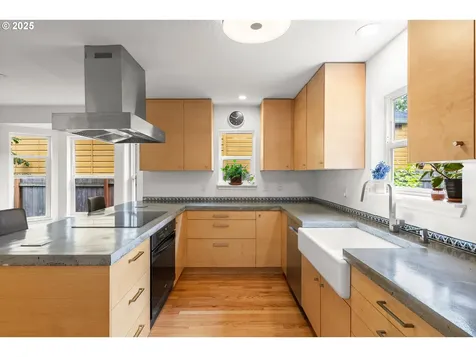 3955 NE Garfield Avenue Portland OR 97212