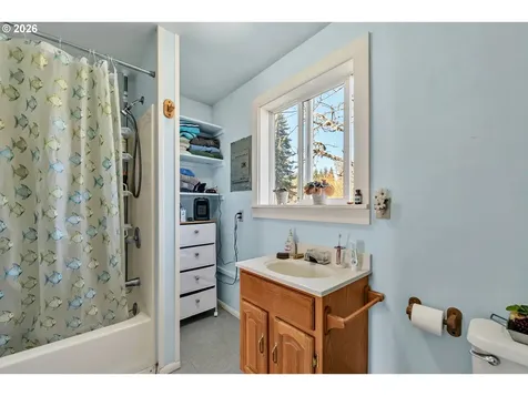 1125 E Beacon Drive Eugene OR 97404