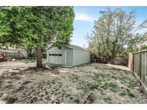 6911 SE Cora Street Portland OR 97206