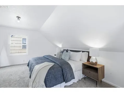 4526 NE Oregon Street Portland OR 97213