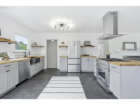 4526 NE Oregon Street Portland OR 97213