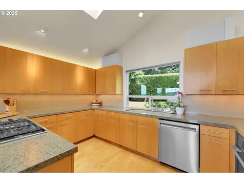 3980 N Shasta Loop Eugene OR 97405