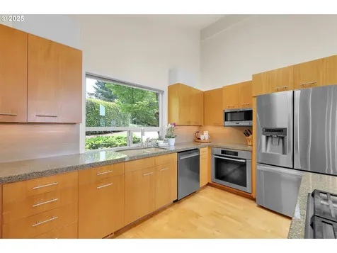 3980 N Shasta Loop Eugene OR 97405